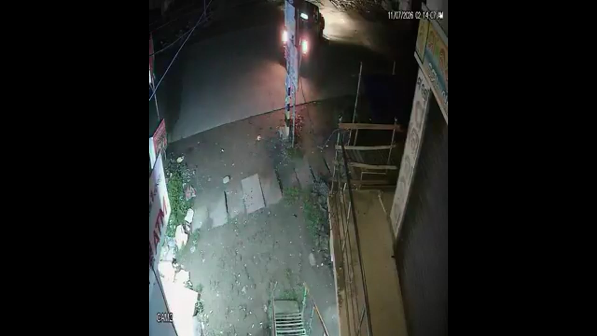 ओडिशा के बालेश्वर जिले में ब्लैक थार से आए बदमाशों ने ATM मशीन उखाड़ी। हालांकि मशीन नहीं ले जा सके। पैसा निकला या नहीं, अभी ये क्लियर नहीं है।