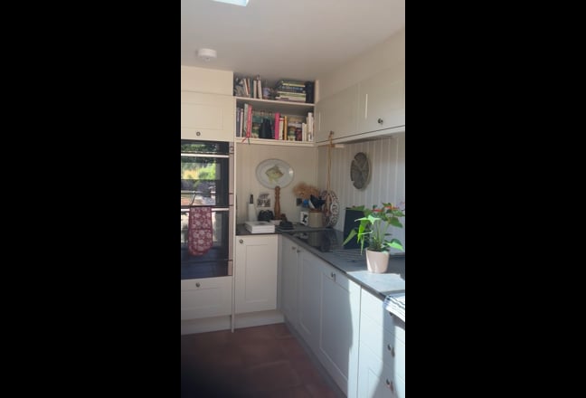 Beautiful, double bedroom with en-suite bathroom  Main Photo