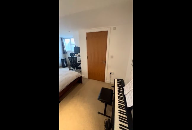 Super king size ensuite next to Wembley Park st Main Photo