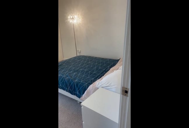 Large Double Room in Canary Wharf  Main Photo
