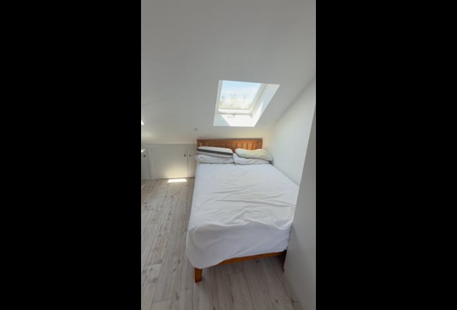 Large Bright semi independent loft space Main Photo
