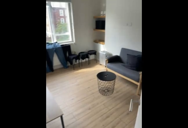 Cosy furnished 3 room apartment in Chelsea!  Main Photo