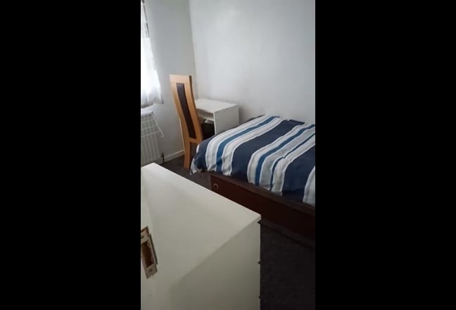 Flat share &pound;300 PCM Main Photo