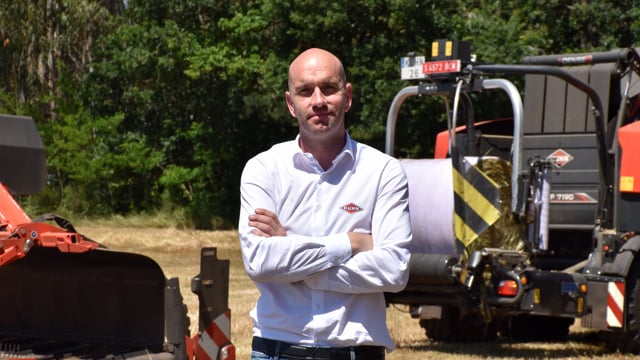 Kuhn Ibérica detalla las prestaciones del rastrillo Merge Maxx y de la rotoempacadora-encintadora VBP 7190