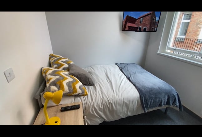 Brand new Studio all bills Inc-3 mins to UoL Main Photo