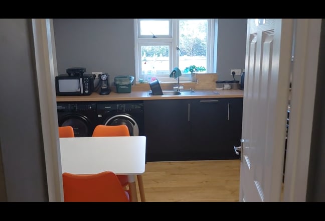Air Conditoned Luxury Secure En-Suite Accomodation Main Photo