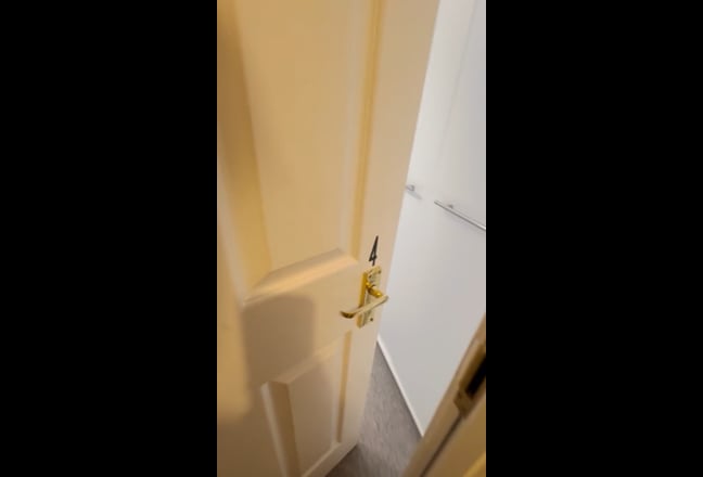 Double Room - Parking, Short Walk to Centre (3HR) Main Photo