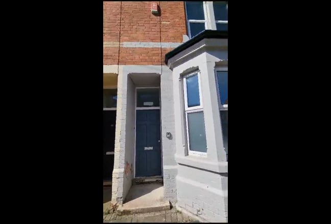 Ensuite room available in a 5 bed house Main Photo
