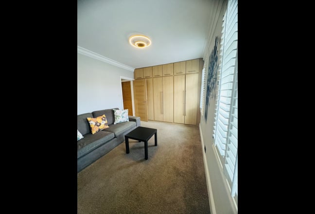 Bright Flat in Whitton 1 or 2 beds. Available NOW Main Photo