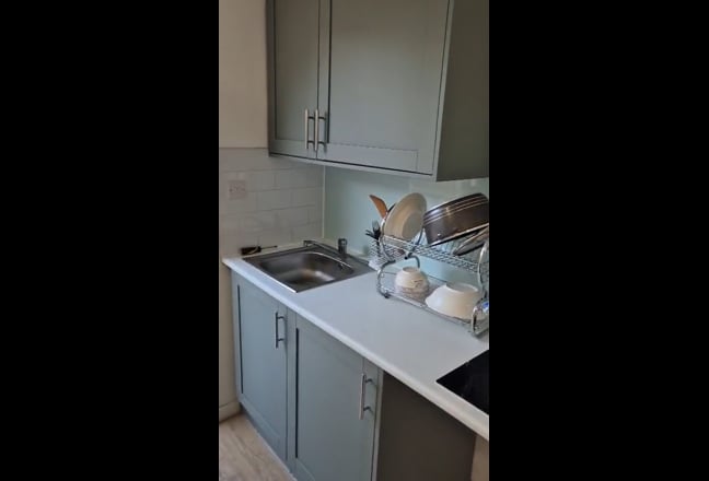 Studio Flat, Burnt Oak, Egware HA8   Main Photo