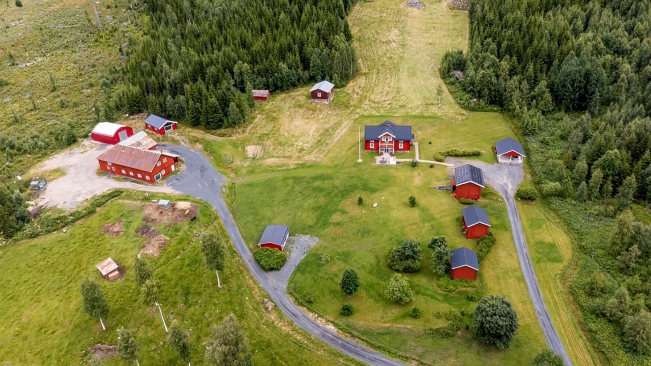 6 rum Gård/skog på Djäknelidens väg 1 Finnskogen Torsby kommun - video