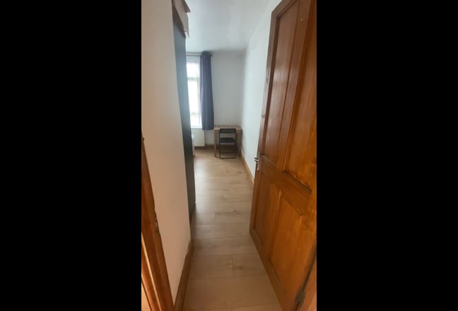 1 double  room available in a House share Main Photo
