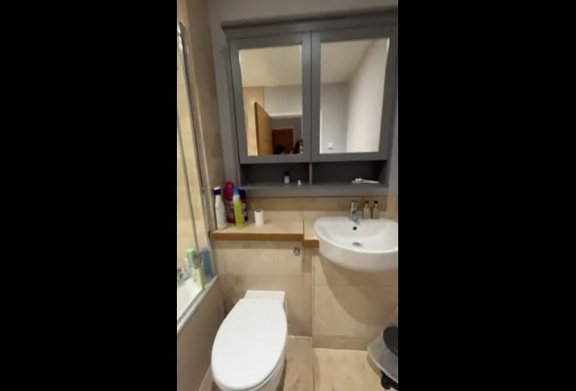 Clifton 2b2b looking for a clean female flatmate Main Photo