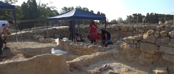 Un nou curs d'estiu d'arqueologia estudia les cases de la zona portuària grega