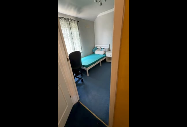 Single room for FEMALE preferably Main Photo