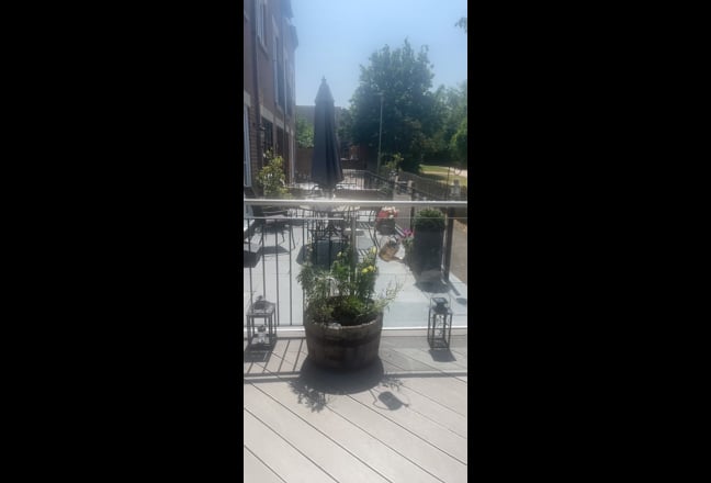 Beautiful waterfront property  Main Photo