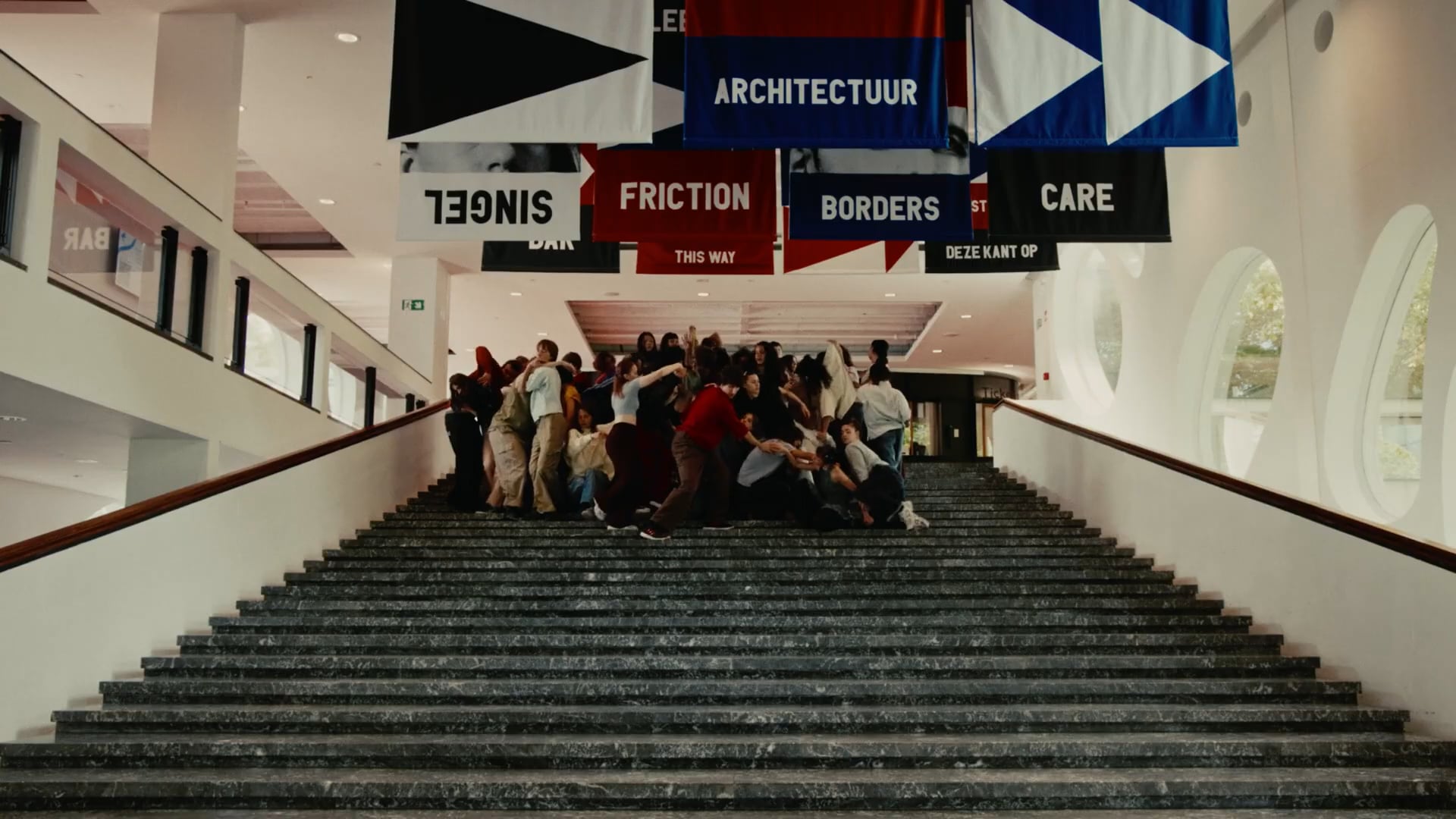 north-design-de-singel-wayfinding-banners-staircase-dancers