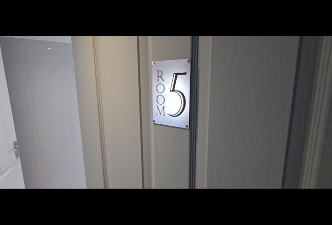 Ensuite stylish double room free parking see pics Main Photo