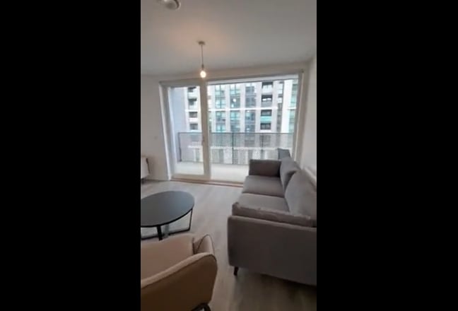 Fully furnished en-suite room in Canning Town Main Photo