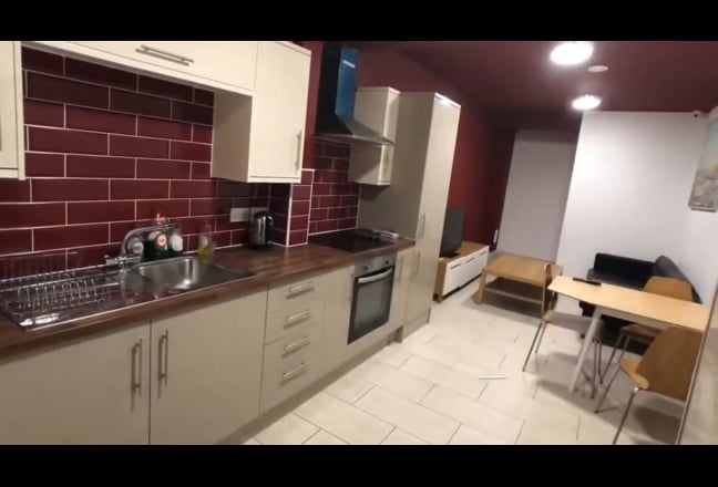 En-suite fully furnished double bedroom Main Photo