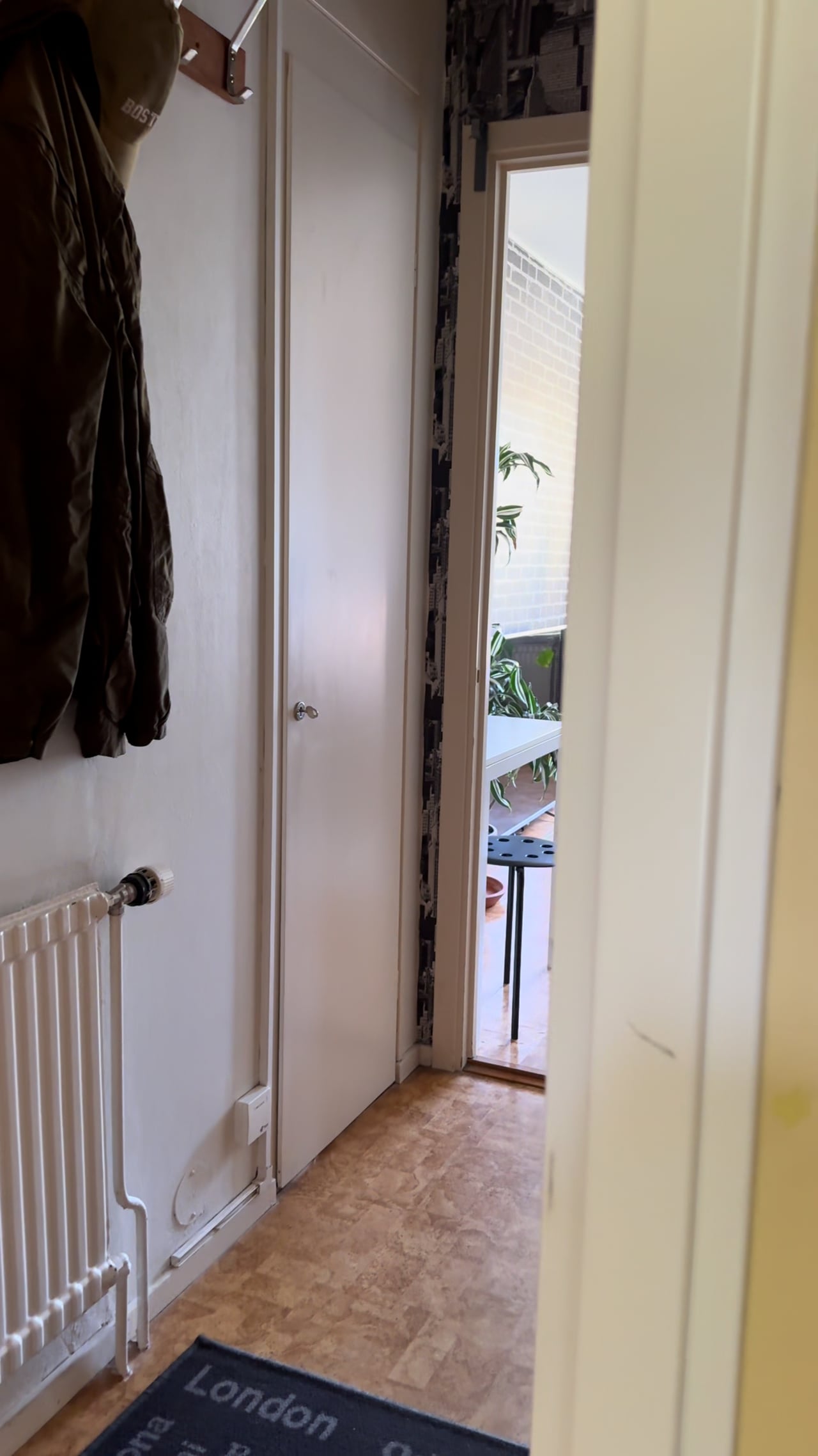 1 rum Lägenhet på Allégatan 12 Centrum Vara kommun - video
