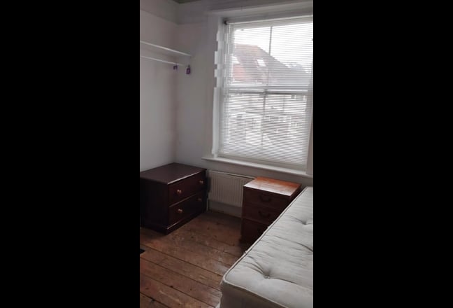 Double room in 8 bed House Share Main Photo