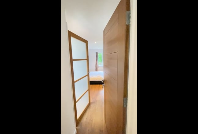 Large En-suite Bedroom  Main Photo