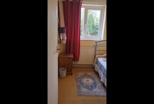 Single room in Spacious sunny house Main Photo