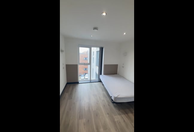 Beautiful Spacious Ensuite & Double bed Main Photo