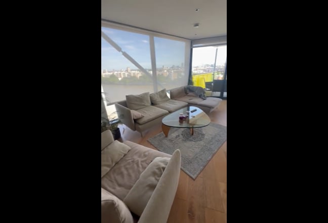 Double bedroom in modern flat with great views Main Photo