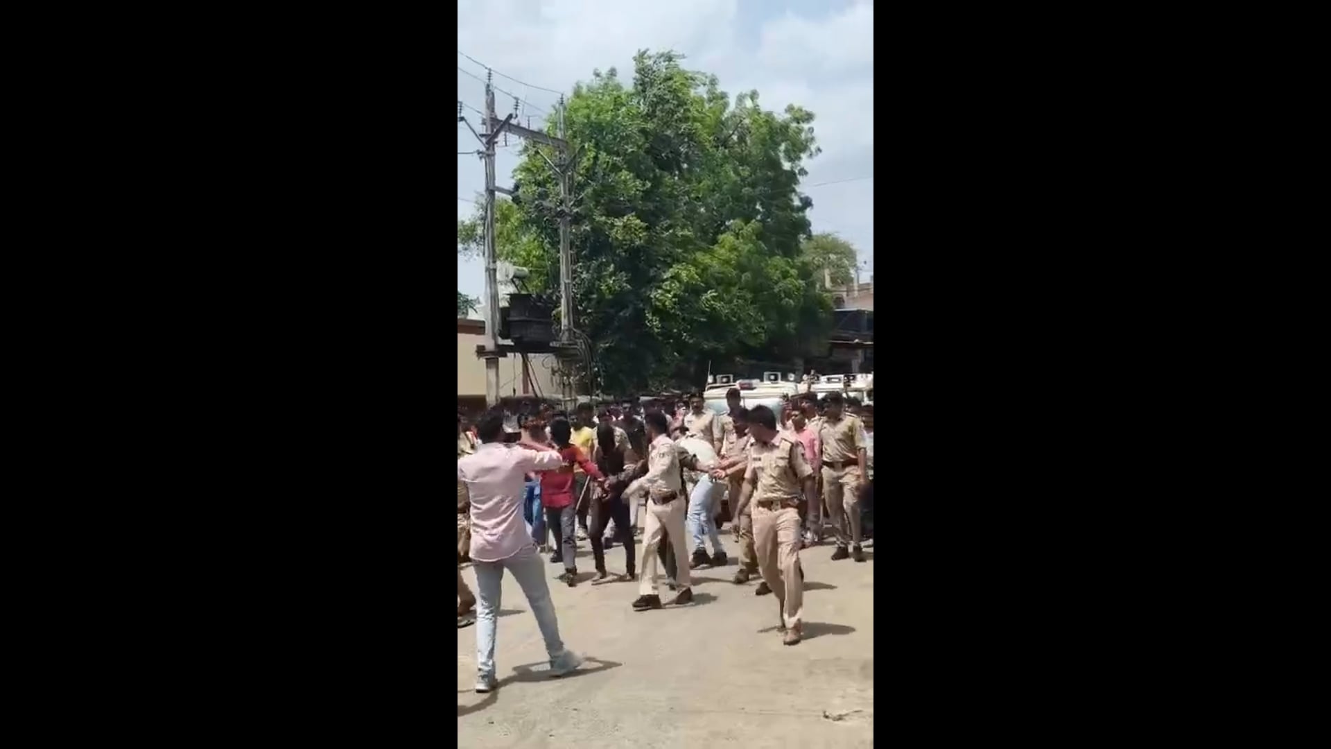 अलीराजपुर गैंगरेप केस
 मध्य प्रदेश को झकझोर देने वाली घटना मध्य प्रदेश के अलीराजपुर जिले के बोरी थाना क्षेत्र मे