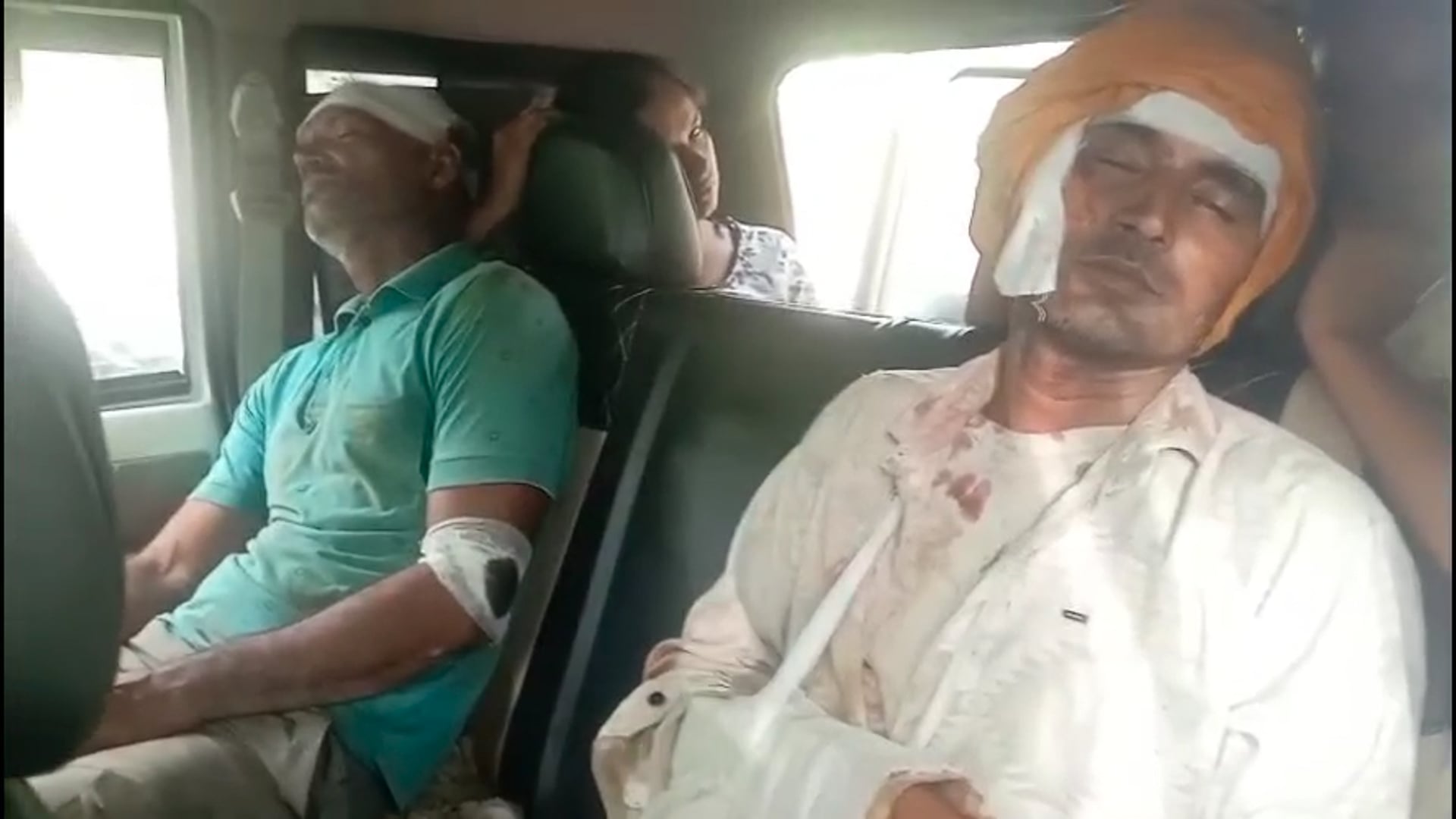 फरह में दबंगों का कहर! युवक व महिला लाठी-डंडों से जानलेवा हमला हालत गंभीर