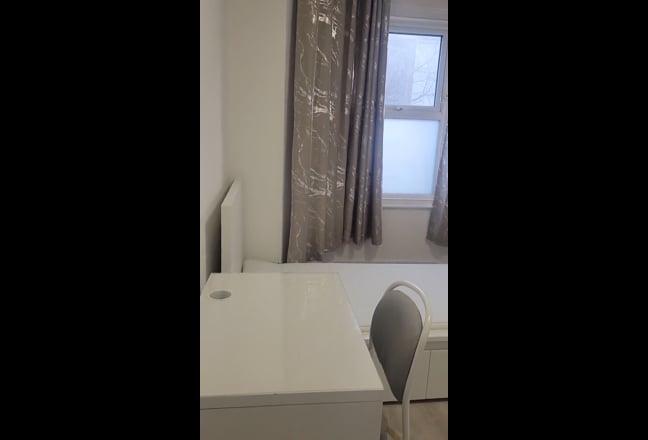 Bright & Spacious Single Room with Private Shower  Main Photo