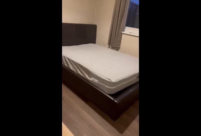 Spacious Furnished Double Room (Bills Included) Main Photo