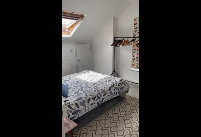 Double room in family house in South Norwood Main Photo