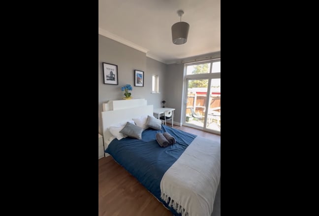 ✨🏡 3 Beautiful Rooms Available – Wimbledon ✨🏡 Main Photo