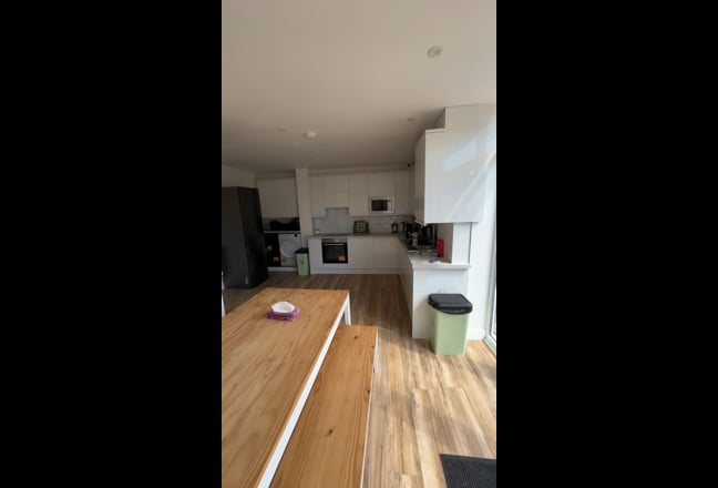 Stylish, fully furnished room In clean house  Main Photo