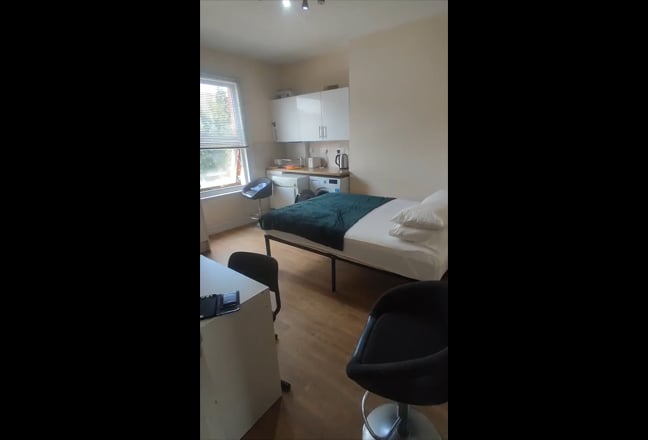 Massive Double Room Near Wood Green Station  Main Photo