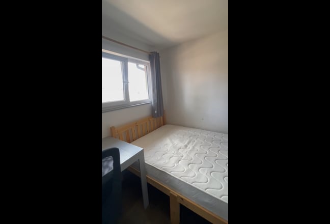 Newly refurbished House 5 minute to Zone 1 Station Main Photo