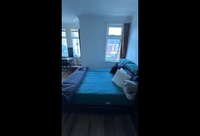 Large Double room En-suite - All bills included Main Photo