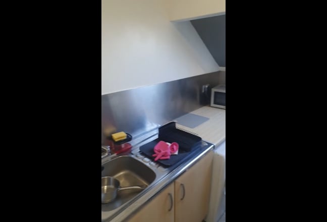 2nd Floor Flat (En-suite, kitchen & living room) Main Photo