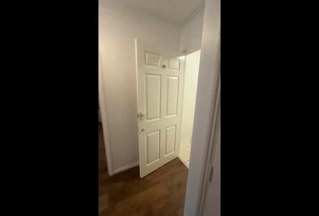 Central one bedroom apartment with balcony Main Photo