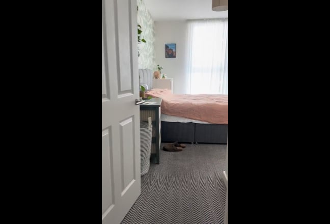 1 Bed Flat, Hardwicks Square Main Photo
