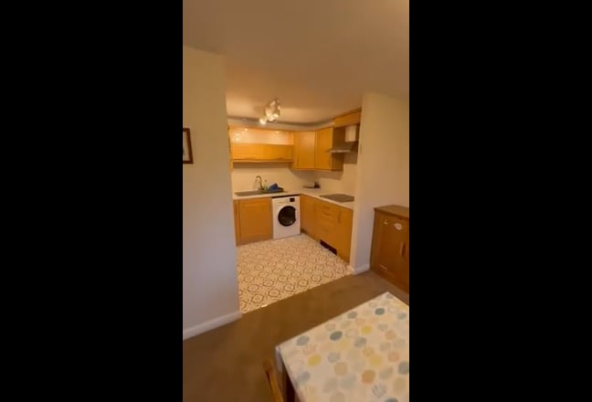 Single Room with Private Bathroom- City Centre Main Photo