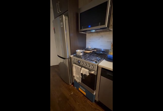 One room Available $1500 June 1 move in private ba Main Photo