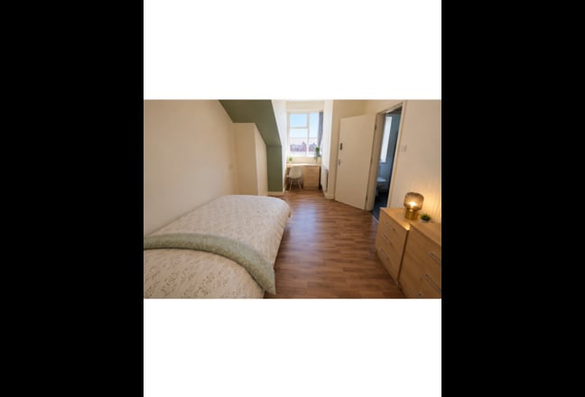🏡 Last Double Room Available – All Bills Included Main Photo