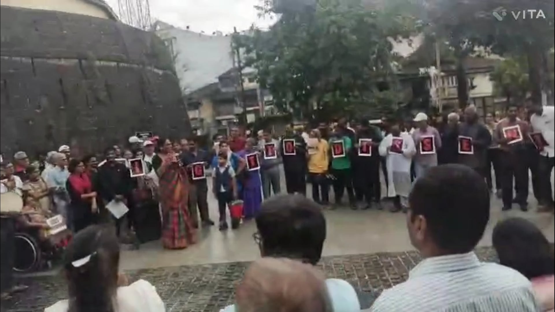 आज ऐतिहासिक बिंदू चौकात कोल्हापूर च्या फुटबॉल ⚽ प्रेमीनी सोनम वांगचुक यांना पाठिंबा द्यावा शिवानी गजबर