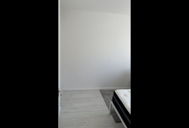 Double room, quiet location near town, bills inc Main Photo
