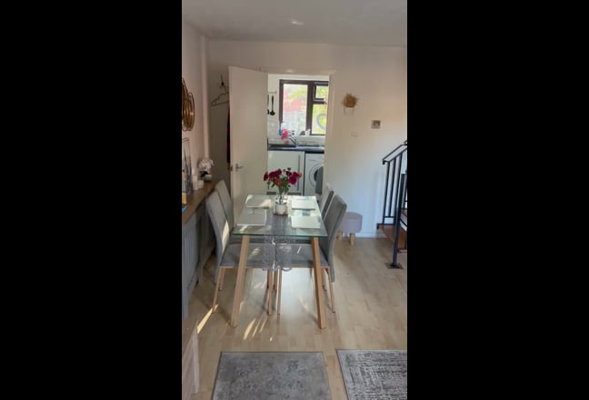 Double Bedroom - Great Location, Bills included Main Photo
