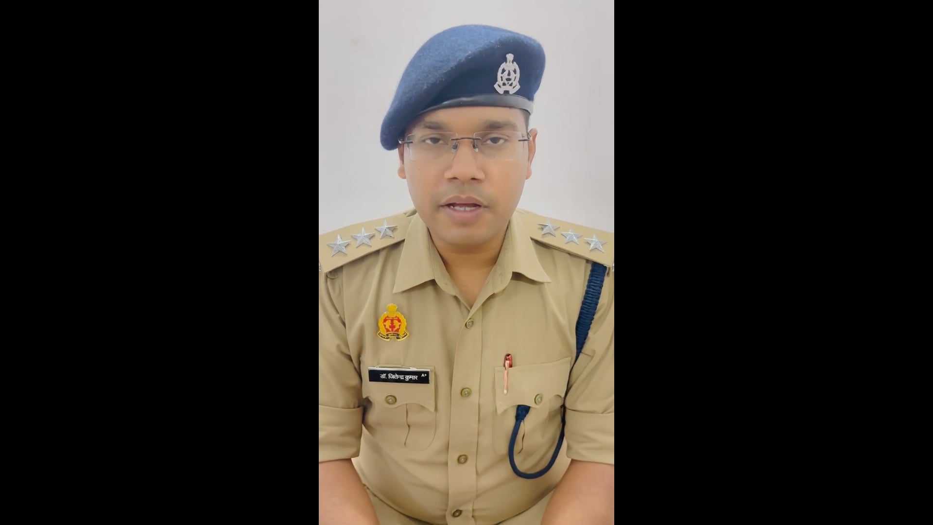 बलरामपुर सुरंगनुमा गड्ढे में फंसे युवक को पुलिस ने बचाया 